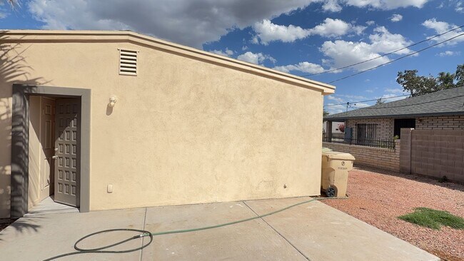 Building Photo - 6714 N 54th Ave