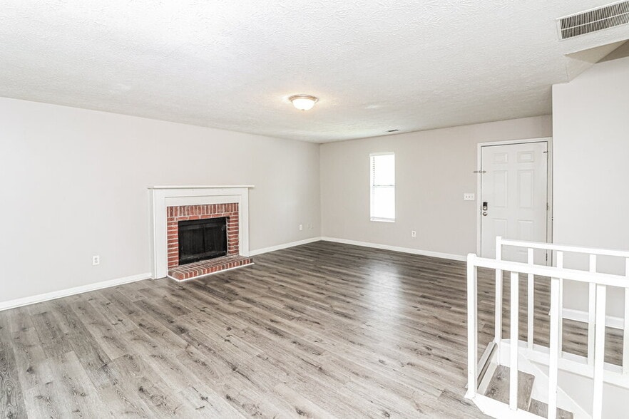 Building Photo - 5895 Brookside Dr SE