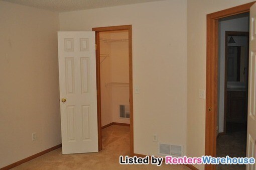 Building Photo - 2457 Yellowstone Dr