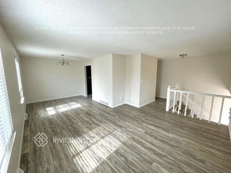 Building Photo - 378 S 24th Ave