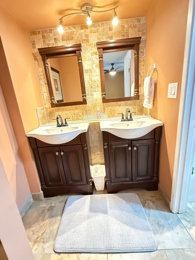 Building Photo - 75-5782-5782 Kuakini Hwy