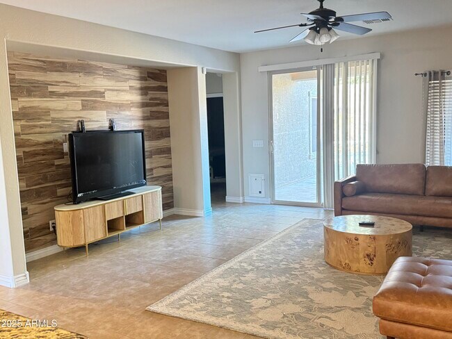 Building Photo - 18616 W Illini St