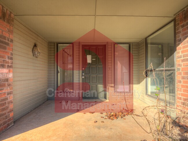 Building Photo - 2704 Silvertree Dr