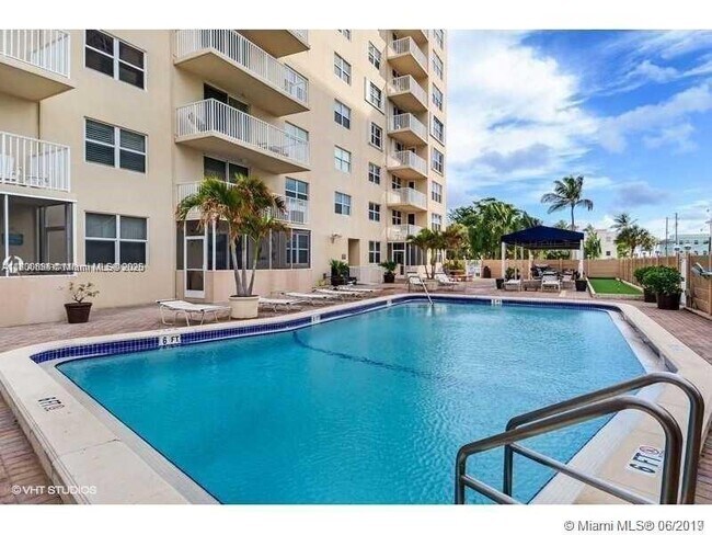 Building Photo - 1401 S Ocean Dr