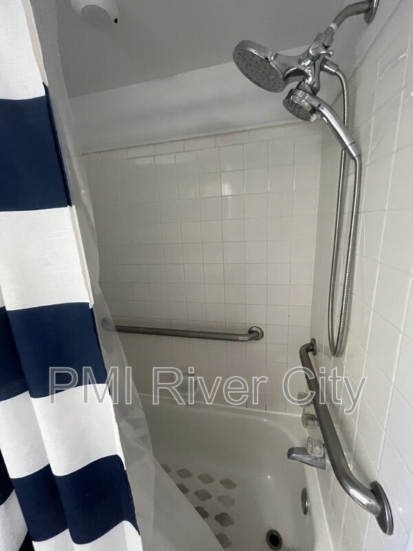 Building Photo - 2300 Twelve Oaks Dr