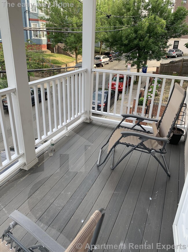 Building Photo - 18 Bond St