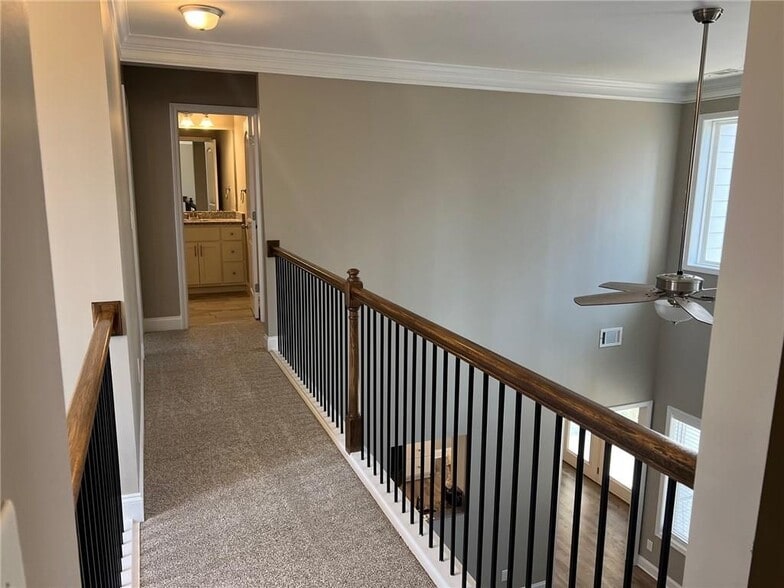 Building Photo - 732 E Jefferson St