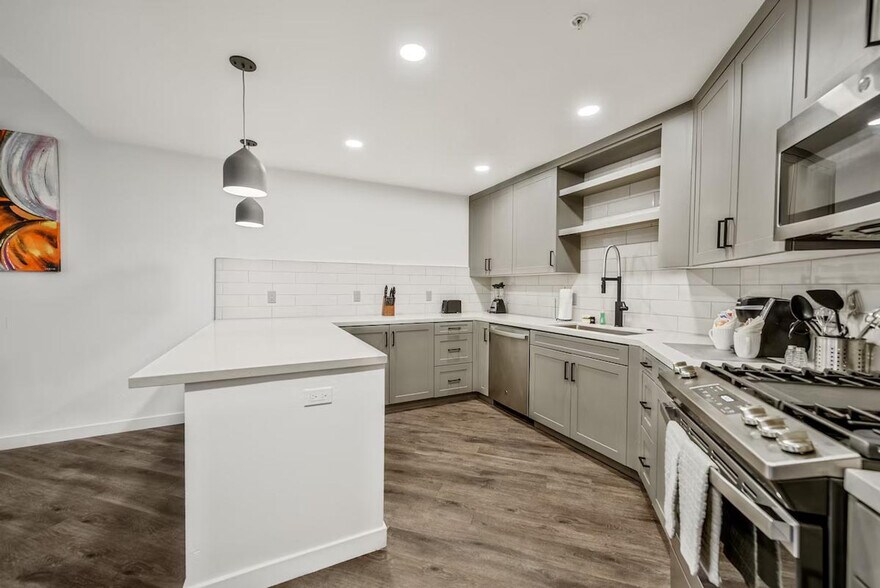 Building Photo - 375 Camino De La Reina