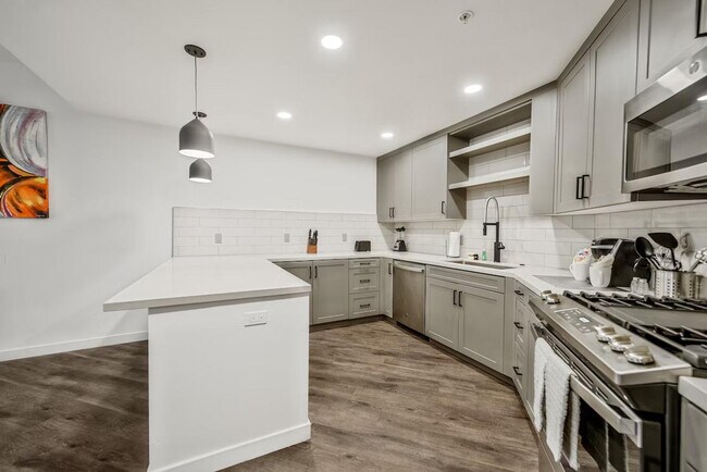 Building Photo - 375 Camino De La Reina