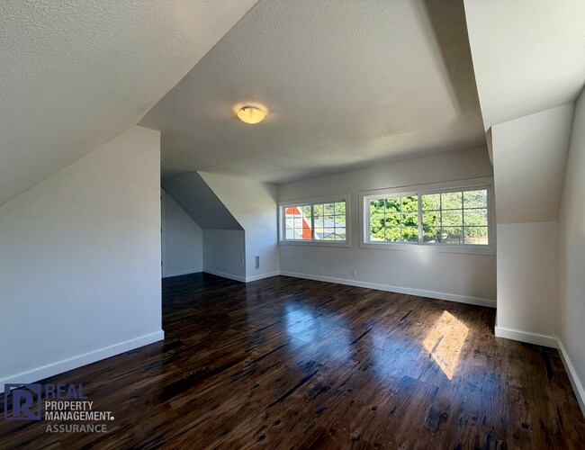 Building Photo - Updated 3-Bedroom Home with Fenced Backyard in Beaverton