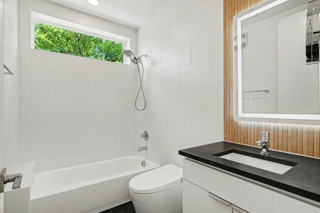 Building Photo - 2217 N Fitzhugh Ave