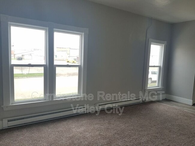 Building Photo - 205 3rd Ave SE