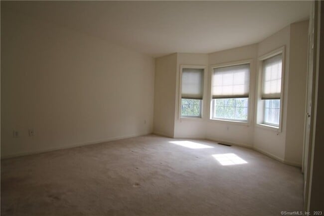 Building Photo - 1407 Larson Dr