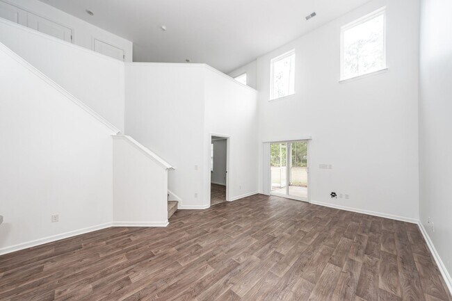 Building Photo - 3 Bedroom, 2.5 Bathroom Townhome in Cane Bay - Summerville