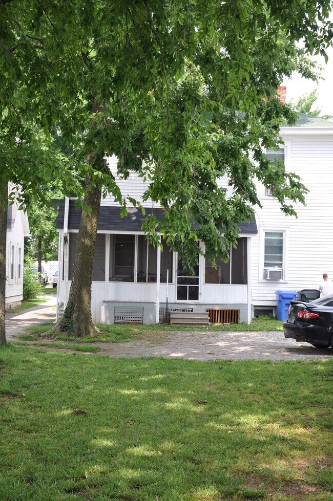 Building Photo - 308 S Broadway Park