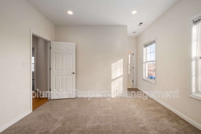 Building Photo - 2421 Franklin St NE