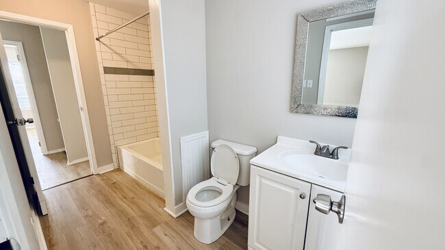 Building Photo - 2004 Chambers Dr NE