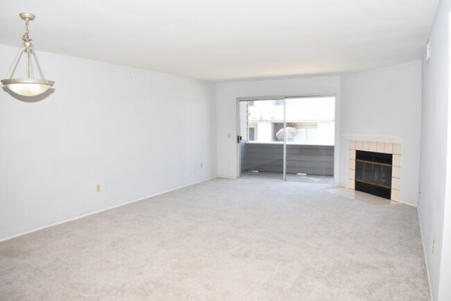 Building Photo - Spacious 2-Bed, 2-Bath Apartment North Park