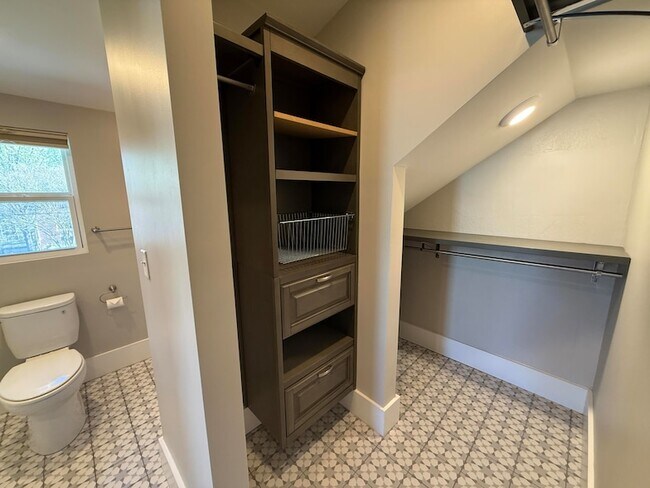 Building Photo - 206 Eveningside Dr