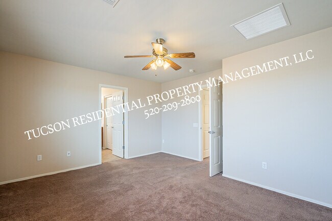 Building Photo - 6012 S Meadow Breeze Dr