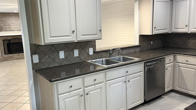 Building Photo - 9959 El Chaco Dr