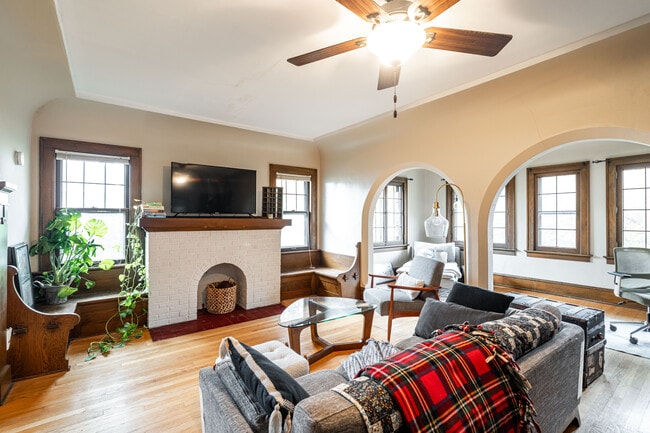 Building Photo - 522 N 65th St