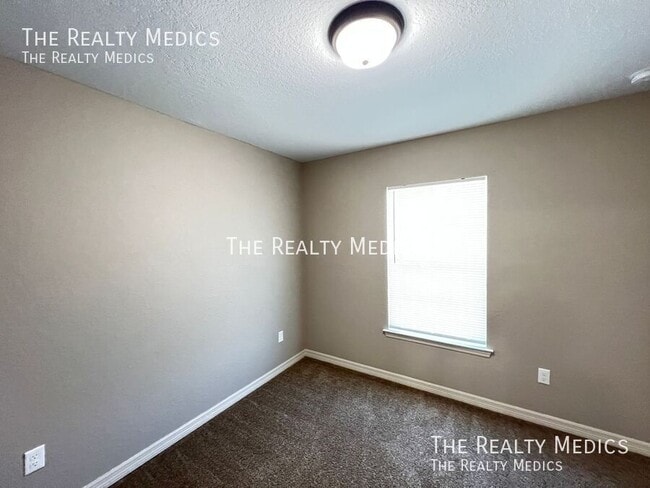 Building Photo - 15593 SW 48th Ave