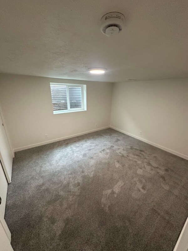 Building Photo - 8169 Ivy Dr