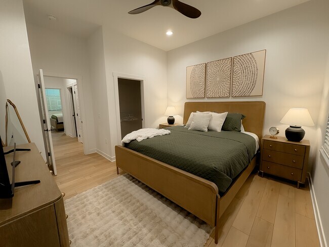 Building Photo - 1204 SW Franklin Dr