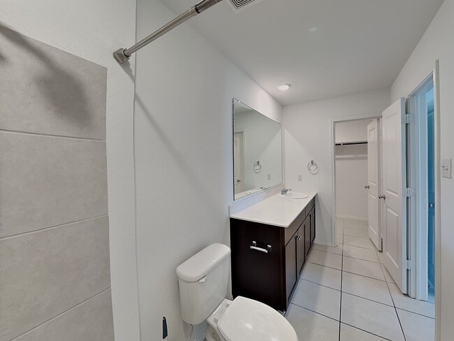 Building Photo - Modern Comfort Meets Prime Location – Single-Story Living at Its Best!