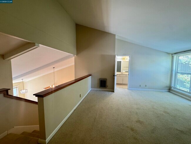 Building Photo - 2059 Ascot Dr