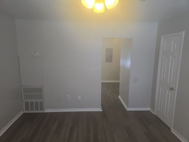 Building Photo - Near Prisma Health 2 bed 1.5 bath Townhome