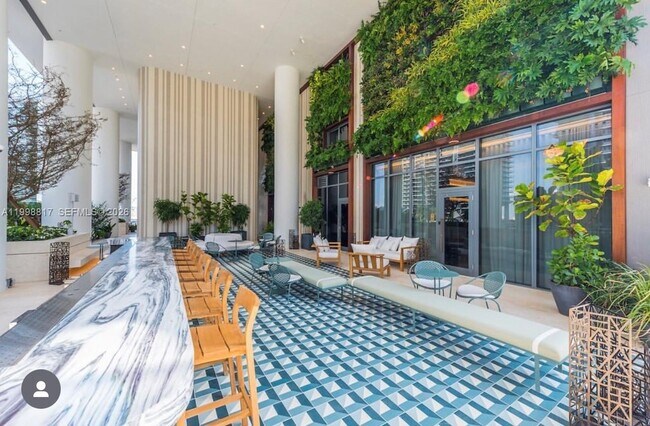 Building Photo - 801 S Miami Ave