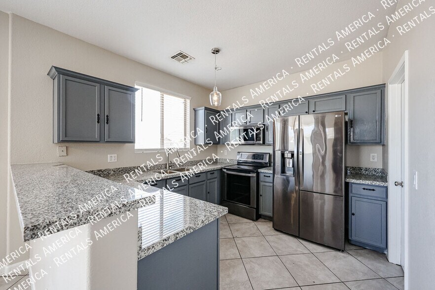 Building Photo - 3825 S 60th Dr