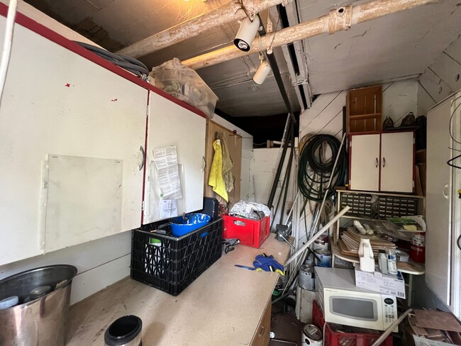 Building Photo - Studio apartment near WWU!