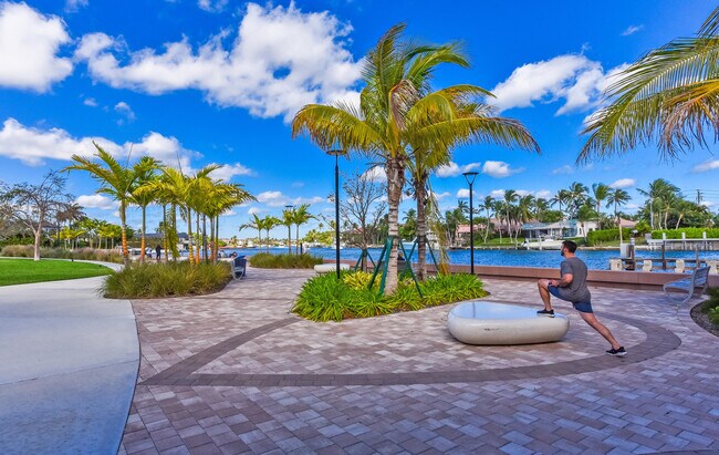 Building Photo - 485 E Royal Palm Rd