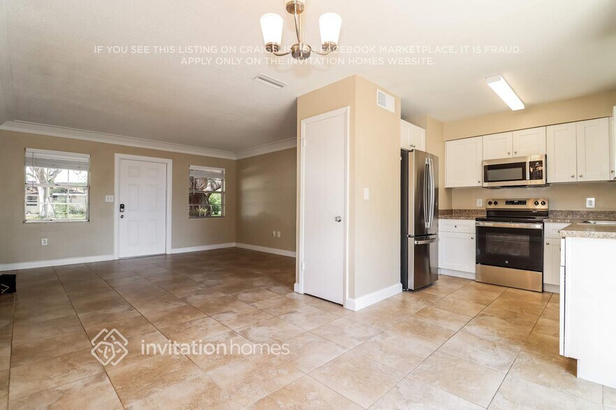 Building Photo - 10933 Temple Ave