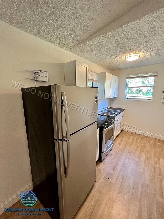 Building Photo - Amazing 4 bedroom / 1 bathroom home available!