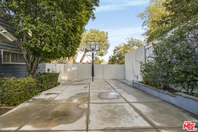 Building Photo - 3690 Crownridge Dr