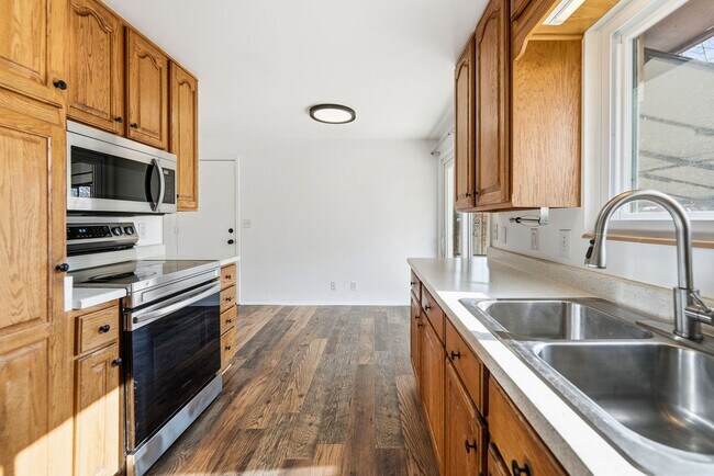 Building Photo - Beautiful 4-bedroom, 2-bathroom home located in the vibrant city of Westminster,