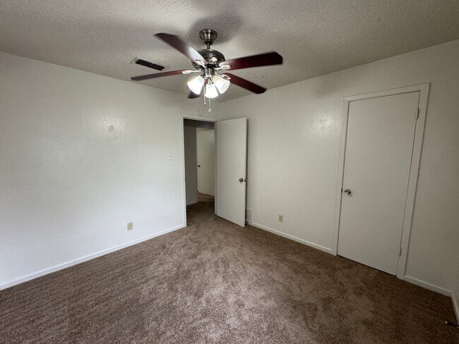 Building Photo - 3-Bedroom House for Rent in Killeen