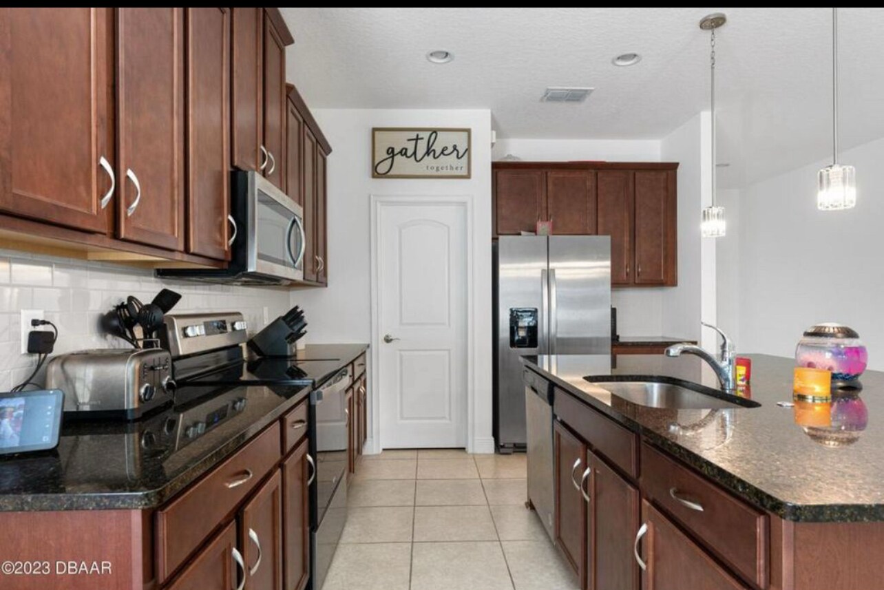 Building Photo - 5435 Estero Loop