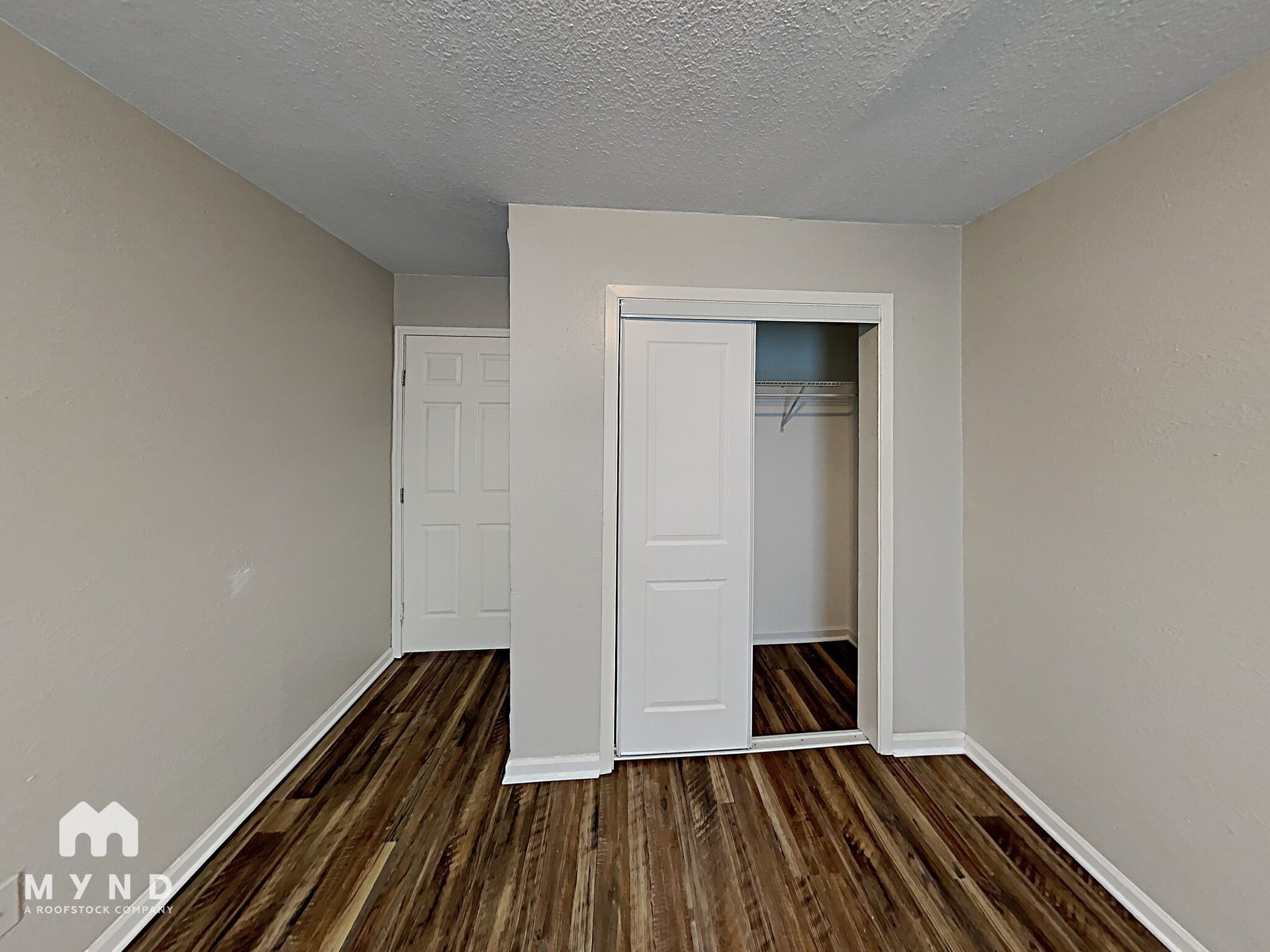 Building Photo - 939 N Pleasant Woods Dr