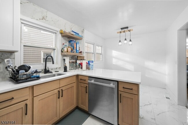 Building Photo - 22 Crescent Ct