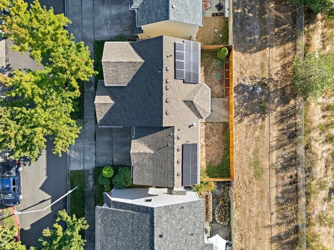 Building Photo - Modern 4-Bedroom Home with 5-Piece Primary...