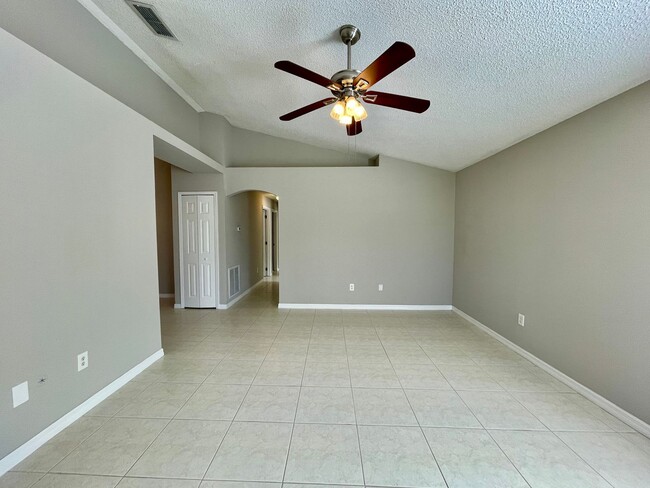 Building Photo - CUTE HOME IN SOUTHEAST ORLANDO