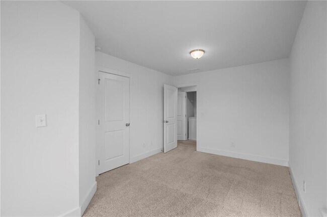 Building Photo - 1815 Edgehill Dr