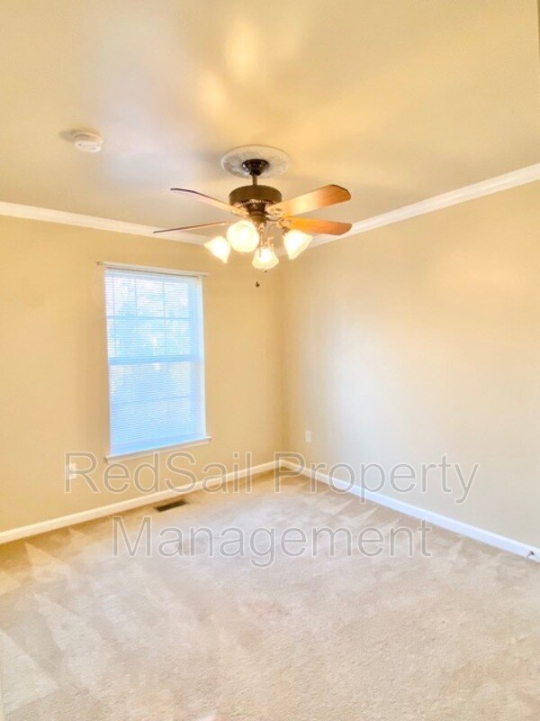 Building Photo - 1926 Algonquin Trail