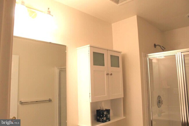 Building Photo - 2707 Hollywell Ct