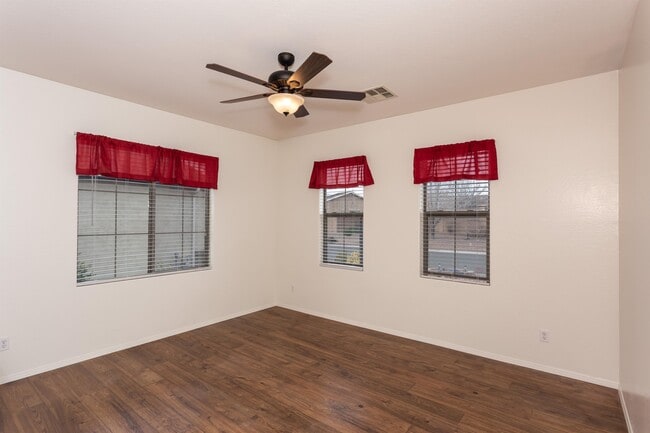 Building Photo - 1531 Essex Way